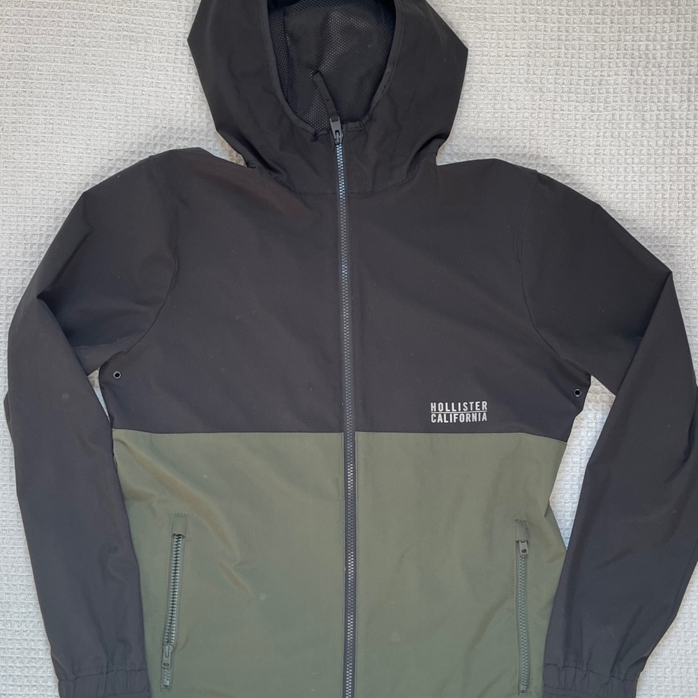 Hollister Men's two-tone windbreaker